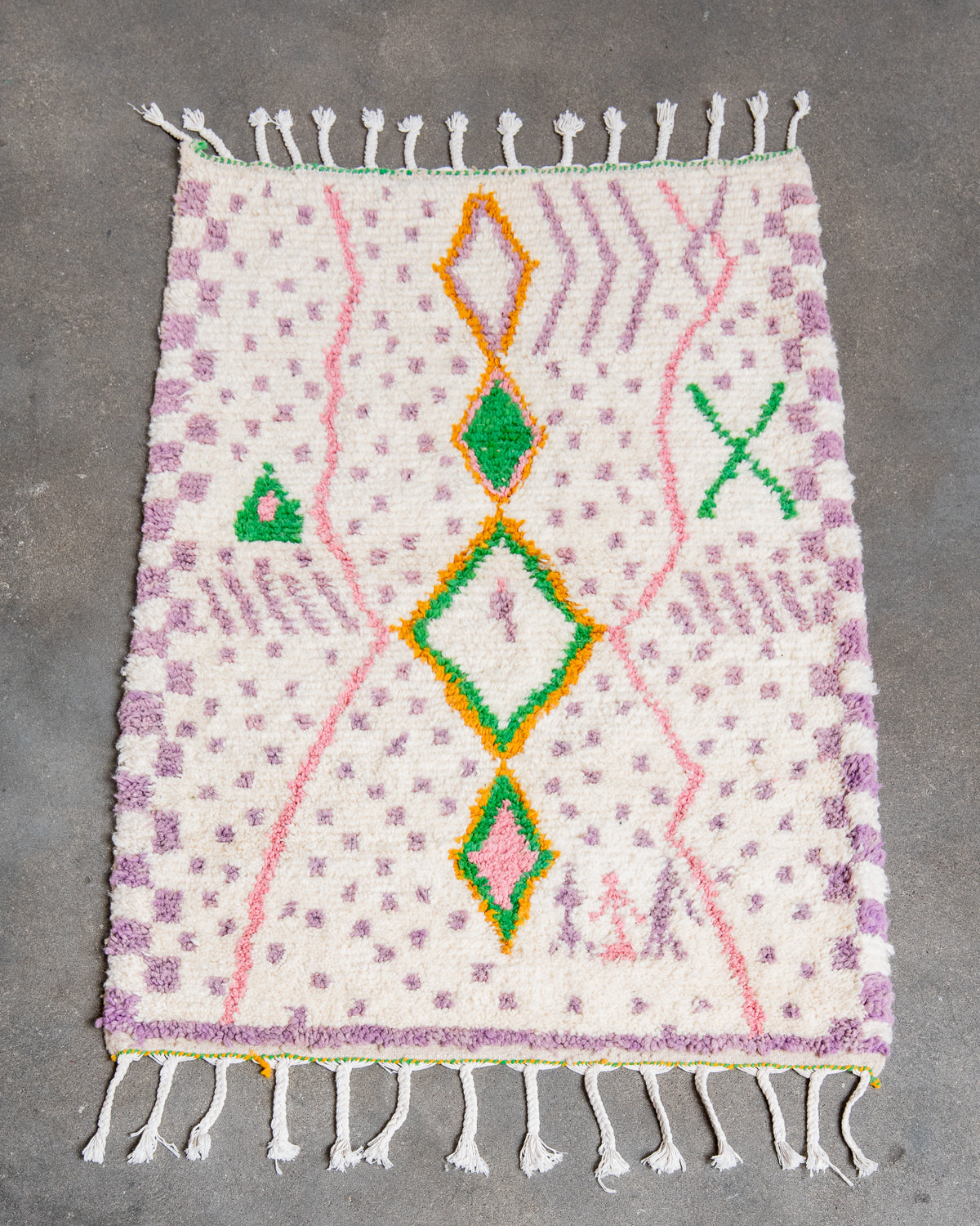 Modern designer handcrafted Berber rug from Morocco. Azilal rug with beautiful colors and patterns. Made of sheep’s wool and colourful cotton.